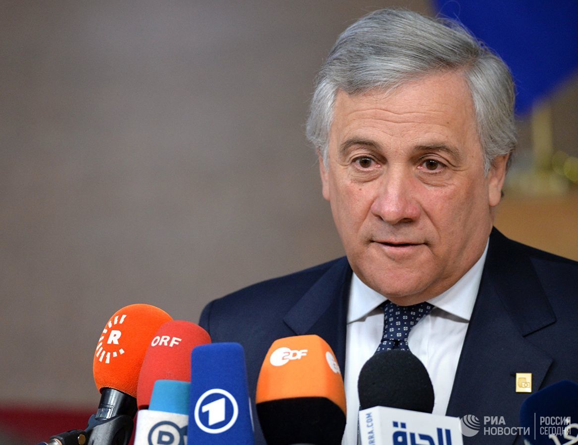Глава Европарламента извинился за слова о "хороших делах" Муссолини.
