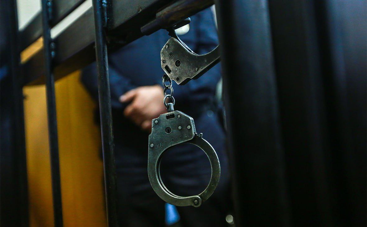 Business de familie: Patru persoane, condamnate la închisoare pentru trafic de droguri.