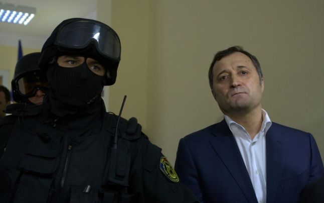 Internauții au lansat o nouă petiție pentru salvarea lui Vlad Filat.