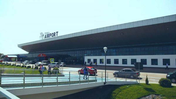 Aeroportul lui Shor, reparat din împrumutul și banii pasagerilor.