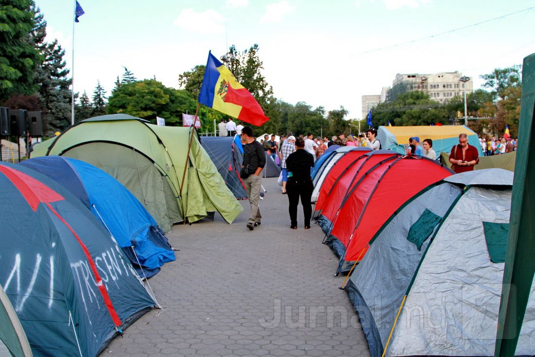В воскресной акции протеста приняли участие 100 тысяч демонстрантов.