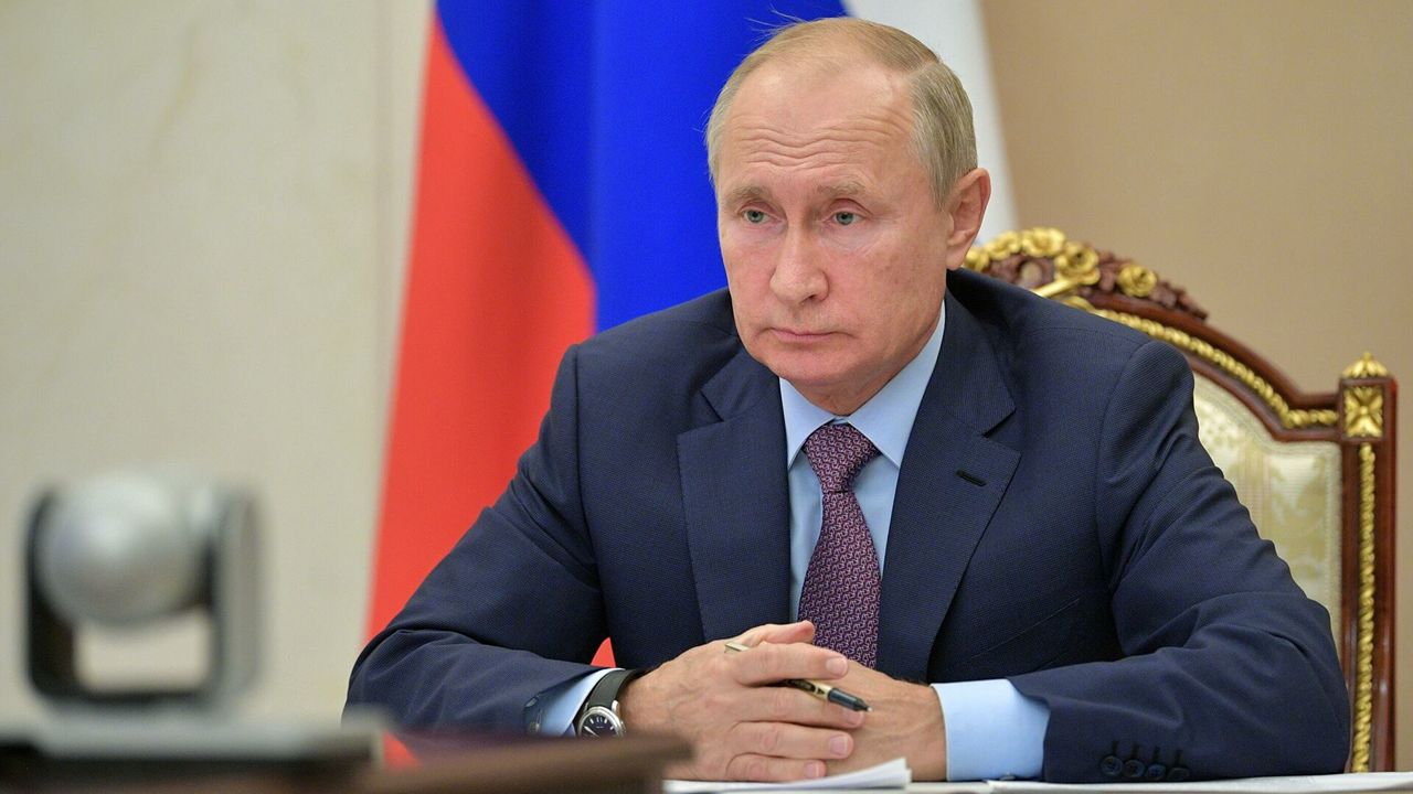 Путин призвал наладить выпуск вакцины для других стран на их мощностях. Фото: ria.ru.