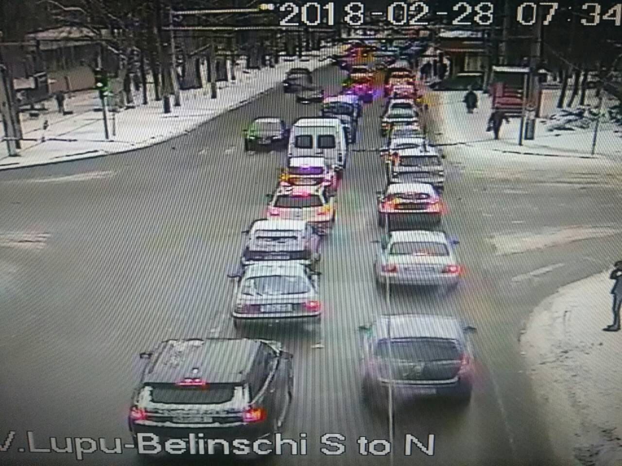 НИП призывает водителей избегать движения по улицам с пробками.