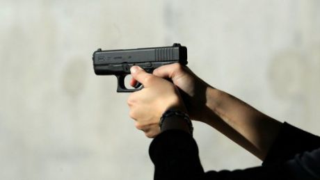 Un bărbat înarmat a intrat într-o măcelărie de la periferia oraşului Buenos Aires şi i-a ameninţat pe angajaţi că îi împuşcă dacă nu îi dau un porc.