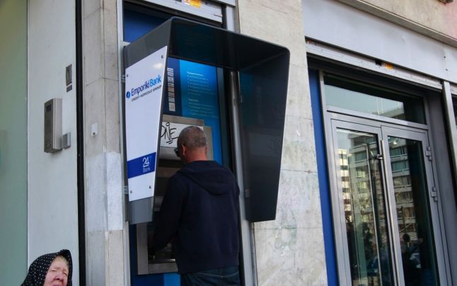 Băncile elene dețin aproximativ 20% din totalul activelor bancare din Macedonia.
