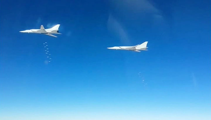 Бомбардировщики Ту-22 над Черным морем.