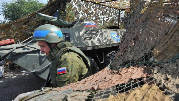 Нахождение российских военных в сопредельной территории беспокоит официальный Киев.