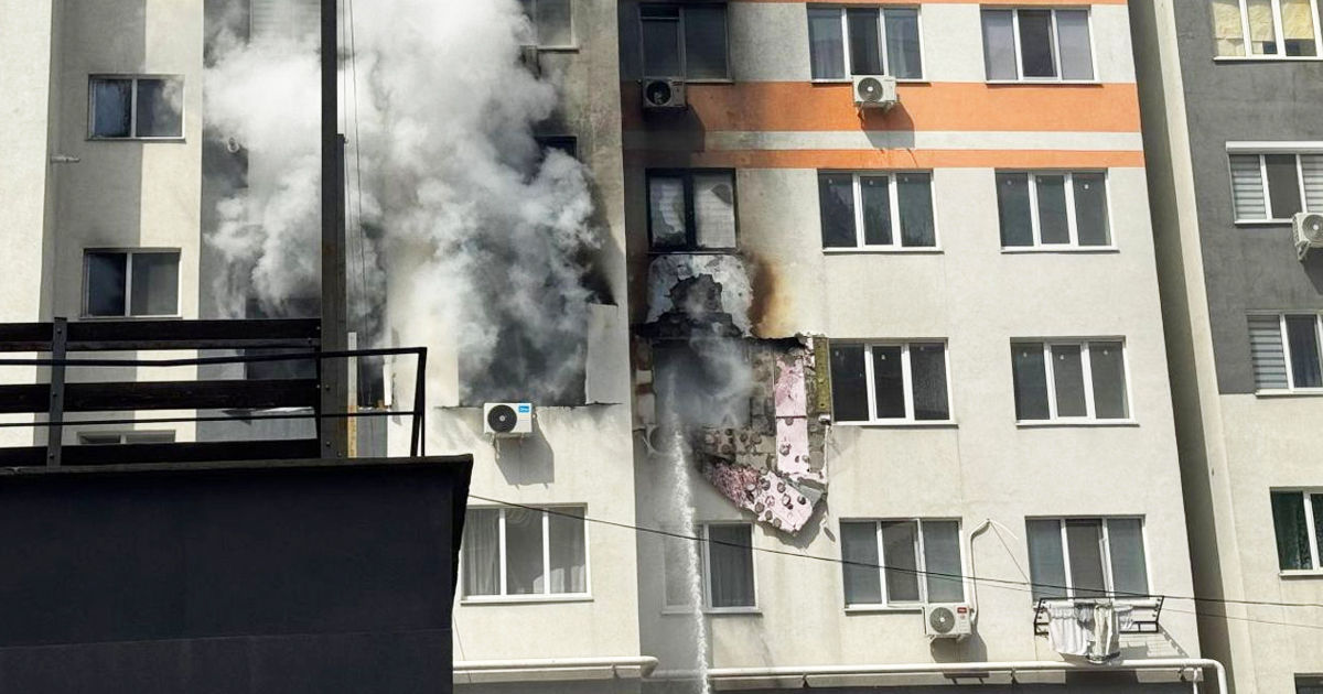 Cauza probabilă a incendiului dintr-un bloc de pe strada Sprîncenoaia.