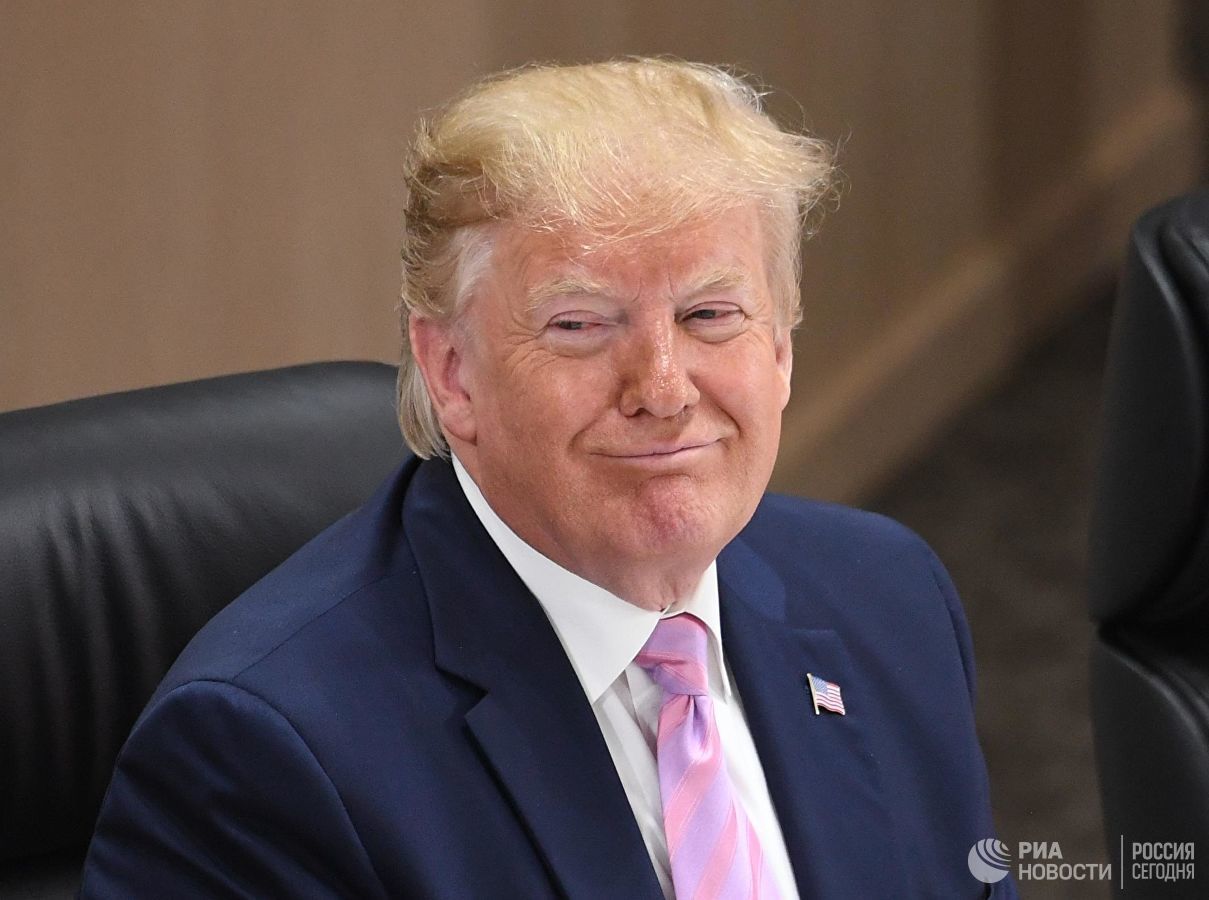 Трамп заявил о "смерти" Шварценеггера.