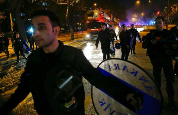 Власти Турции назвали взрыв в Анкаре терактом.