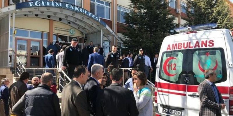 В Турции при стрельбе в университете погибли четыре человека.