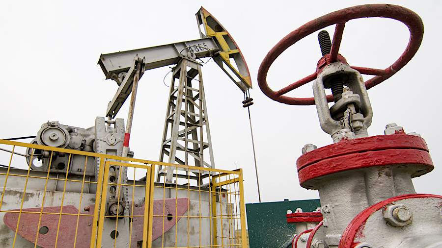 Цены на нефть поднялись после решения Саудовской Аравии о сокращении добычи.