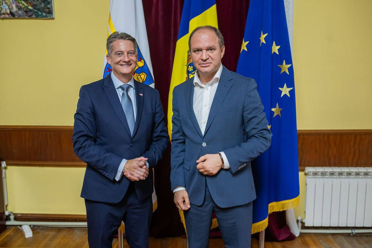 Ion Ceban a avut o întâlnire de lucru cu Kevin Covert.
