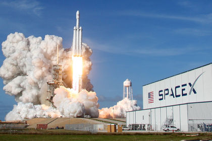 SpaceX вновь подала в суд на правительство США.