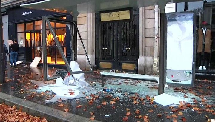 Почти 160 человек задержаны после погромов в Париже.