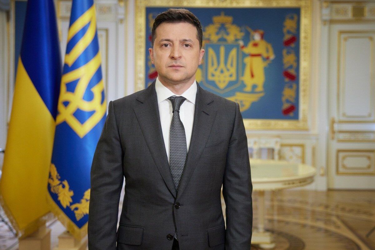 Зеленский предложил Путину встретиться в Донбассе.