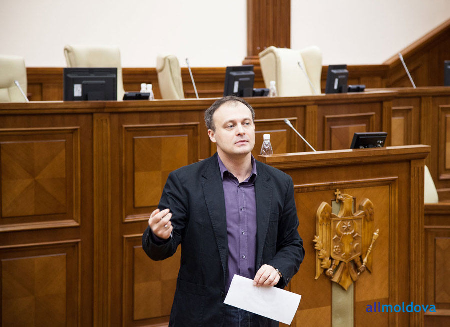 Спикер Андриан Канду.