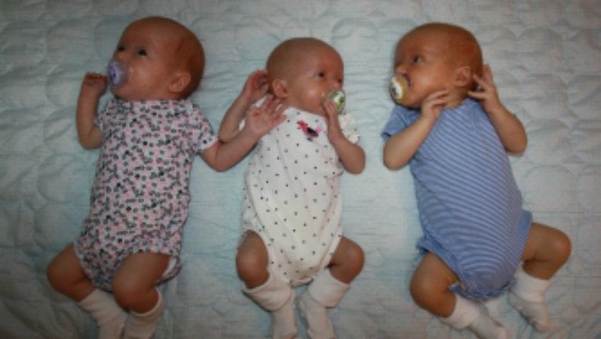 Un cuplu a așteptat 16 ani că devină părinți. Acum au tripleți