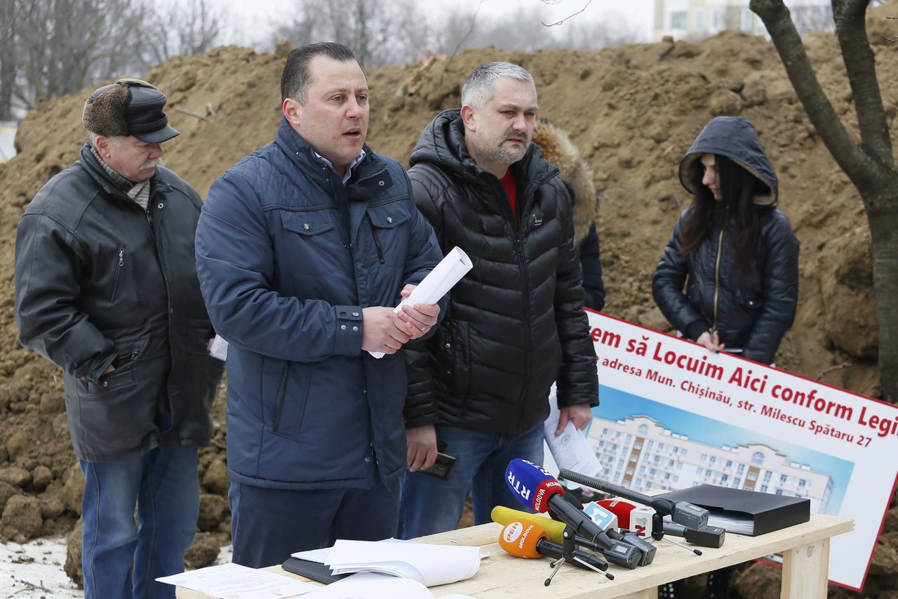 Жилой комплекс будет располагаться в 40 метрах от соседнего дома.