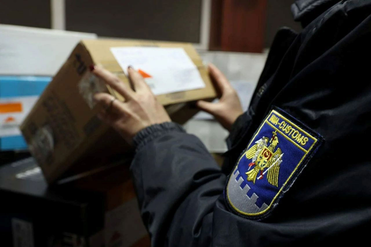 В Молдове таможенник будет вправе дополнительно проверить посылку.