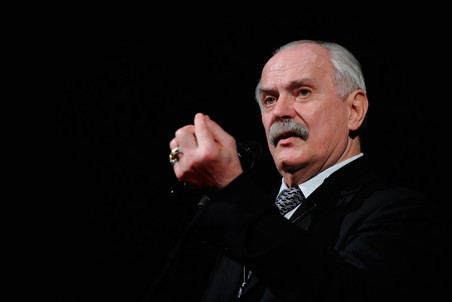 Режиссер Никита Михалков выступил против запрета мата в кино.