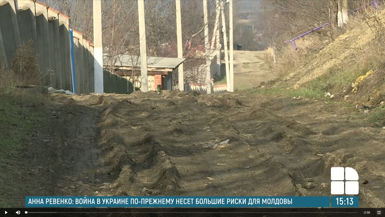 На одну из улиц Сынджеры нельзя выйти после дождя.
