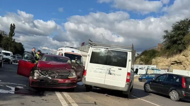 Accident în Capitală: O femeie și fiica ei de trei ani au ajuns la spital. Foto: tg/accidenteMoldova