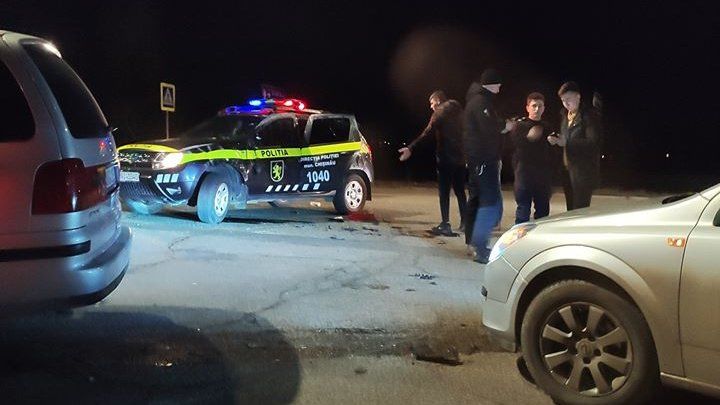 В столице произошла авария с участием полицейской машины.