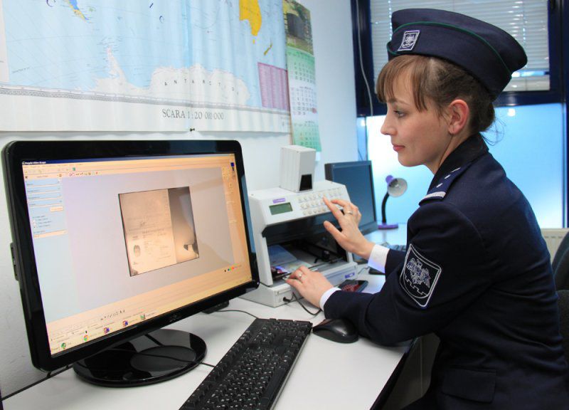 În prezent, persoana reținută se află în izolatorul de detenție preventivă din cadrul Direcției de poliție a municipiului Chișinău.