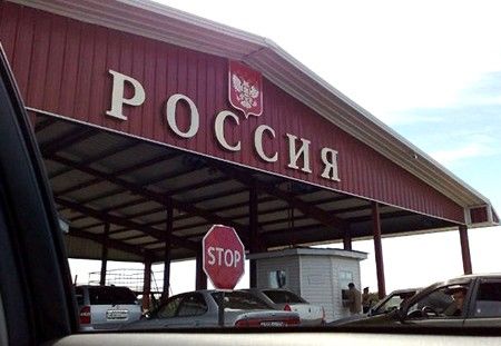 Около 17500 граждан, которые на данный момент находятся за пределами Российской Федерации.