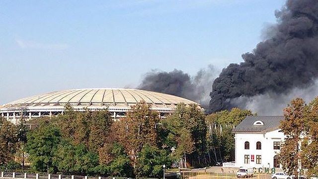 В Москве горит стадион «Лужники». Фото: ren.tv