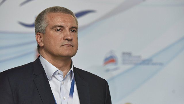 По словам Аксенова, федеральные органы власти также с большим вниманием относятся к крымскому региону.