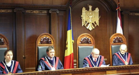 Magistrații Curții Constituționale pot deține cetățenia României