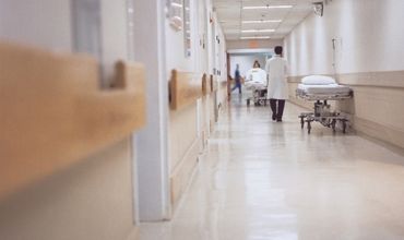 В рамках проекта три районные больницы оснащены современным медицинским оборудованием на общую сумму 730 000 евро.