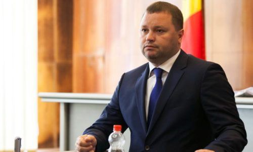 Alesul local a publicat o scrisoare deschisă în adresa corpului diplomatic acreditat la Chișinău în care vorbește despre activitatea lui Usatîi și presiunile la care a fost supus el și familia sa.
