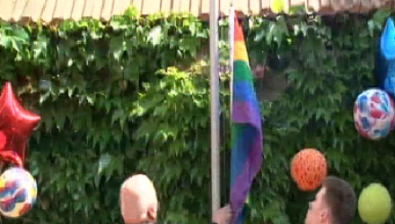 Ceremonia de arborare a drapelului în culorile curcubeului a avut loc în apropiere de casa premierului Vlad Filat