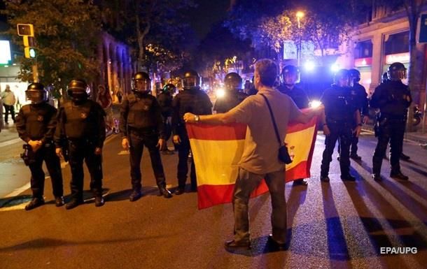 Трое людей ранены на акции против независимости в Барселоне.