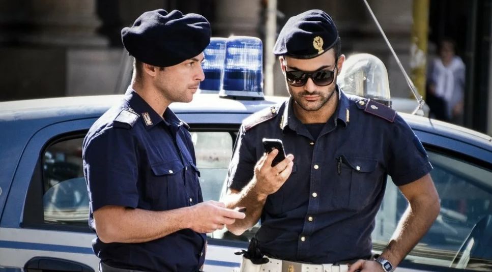 В Италии полиции пришлось успокаивать двух уроженцев Молдовы.