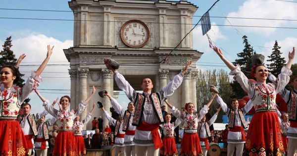Особыми гостями праздника будут Андра, Фуэго и Fanfare Ciocârlia.