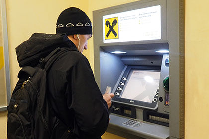 Преступники разбили стекло и проникли в отделение кредитной организации на улице Богданова.