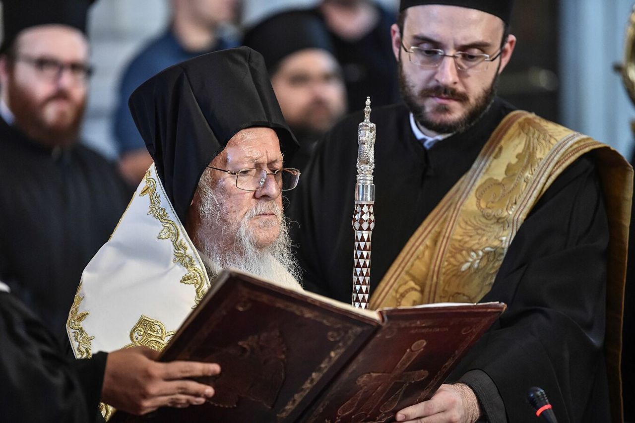 В РПЦ допустили, что патриарх Варфоломей решил объединить всех раскольников.