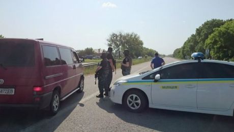 Un localnic-terorist a împușcat doi oameni şi i-a luat pe alţii ostatici. Foto: facebook.com/slava.mavrichev