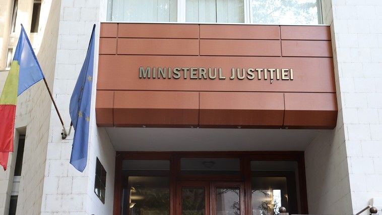Министерство юстиции прокомментирует решение КС после его анализа.