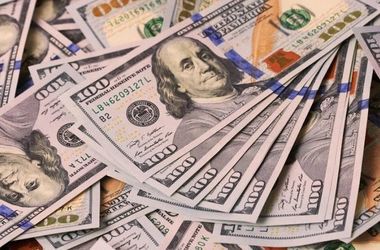 В Украине взлетает курс доллара: повышение длится уже три дня.