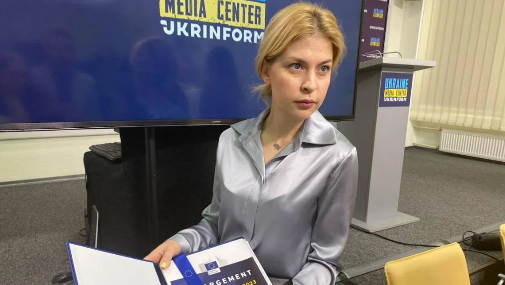 Стефанишина: В Украине нет российского меньшинства, его не существует.