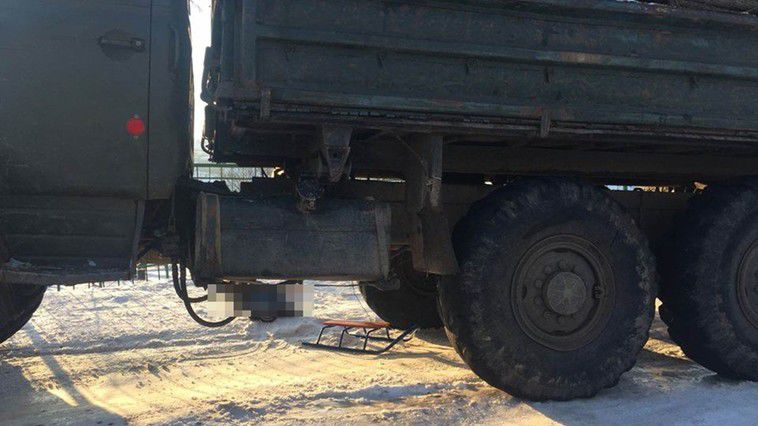 Un copil a murit după ce a ajuns sub roțile unui camion. 
