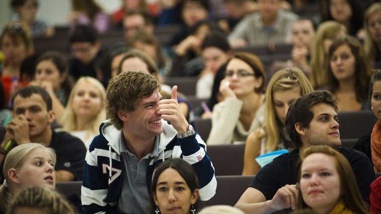 Bursele pentru elevi și studenți se vor majora cu 5%.