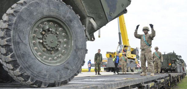 Americanii aduc tehnică militară în România. Foto: independent.md