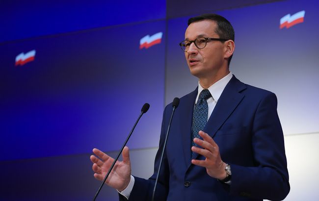 Польша ужесточит ограничения к рождественским праздникам из-за штамма "омикрон".