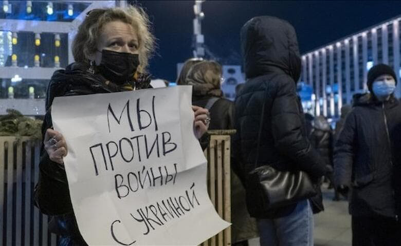 Россиян в РФ и за рубежом призывают выйти 6 марта на антивоенный митинг.